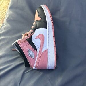 Jordan 1 mid